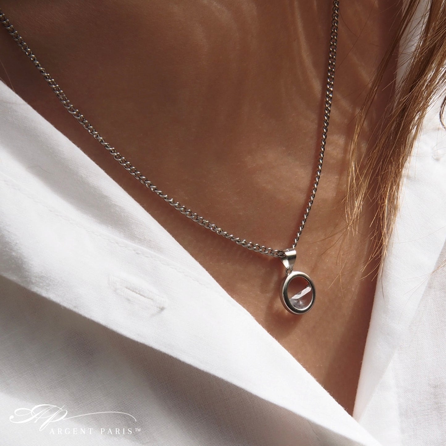 bijoux femme collier et pendentif en argent porté